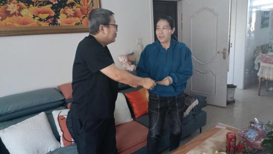 2025年春节，阿拉善盟如何为离退休职工和一线职工送去温暖与关怀？  第2张
