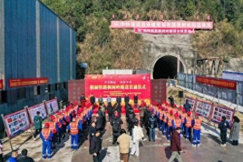 1500个日夜的鏖战！衢丽铁路枫树岭隧道如何克服重重挑战顺利贯通？