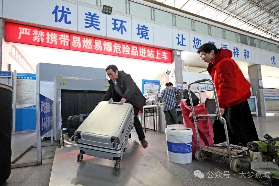 春运大潮来袭，蕉城青年志愿者如何让旅客暖心出行？  第1张