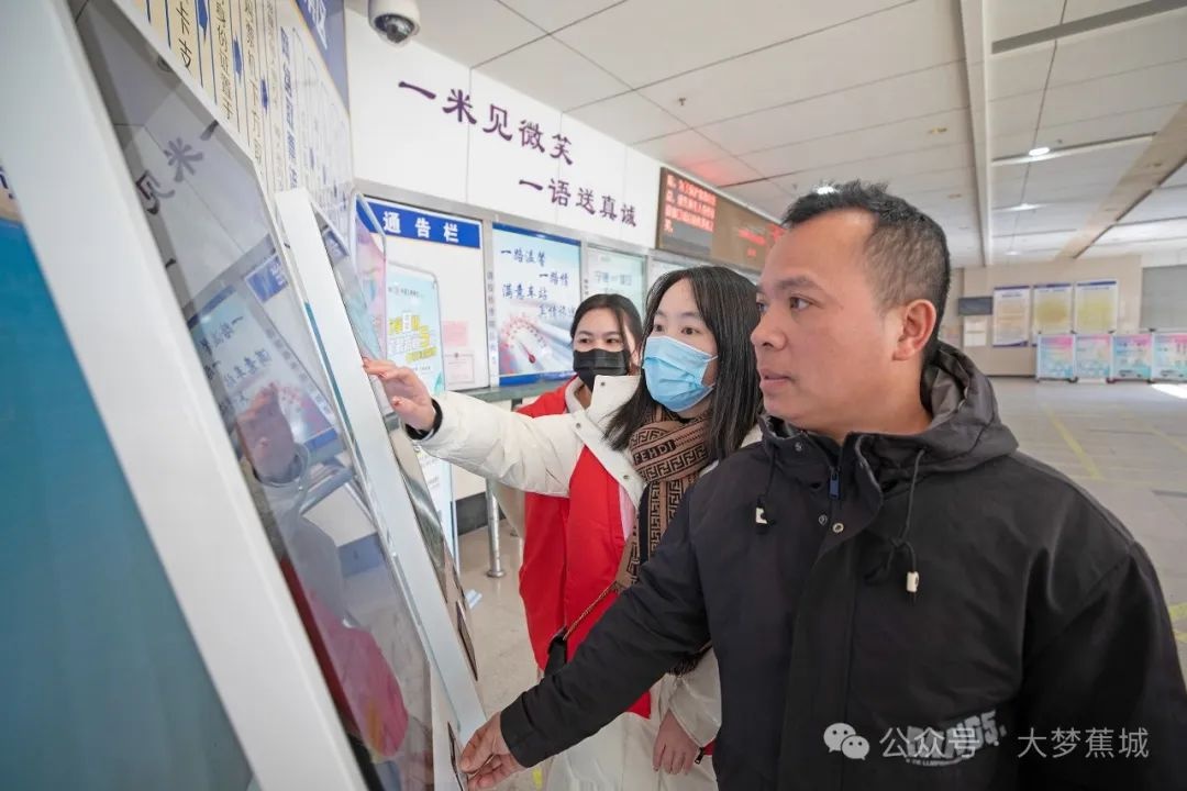 春运大潮来袭，蕉城青年志愿者如何让旅客暖心出行？  第2张