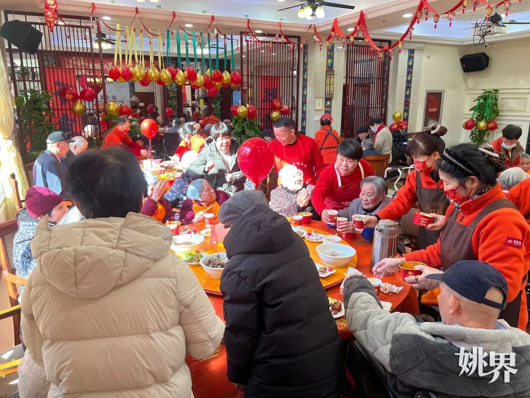 210位老人齐聚一堂，红日养老公寓的年夜饭为何如此温暖人心？  第3张