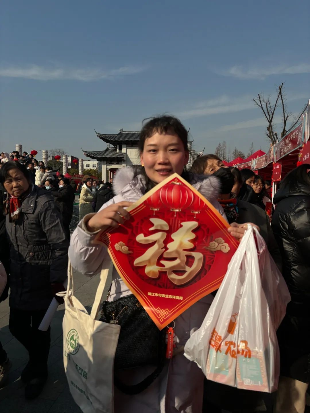 句容市民喜迎新年，福袋与环保购物袋齐飞！你准备好加入这场绿色革命了吗？  第3张