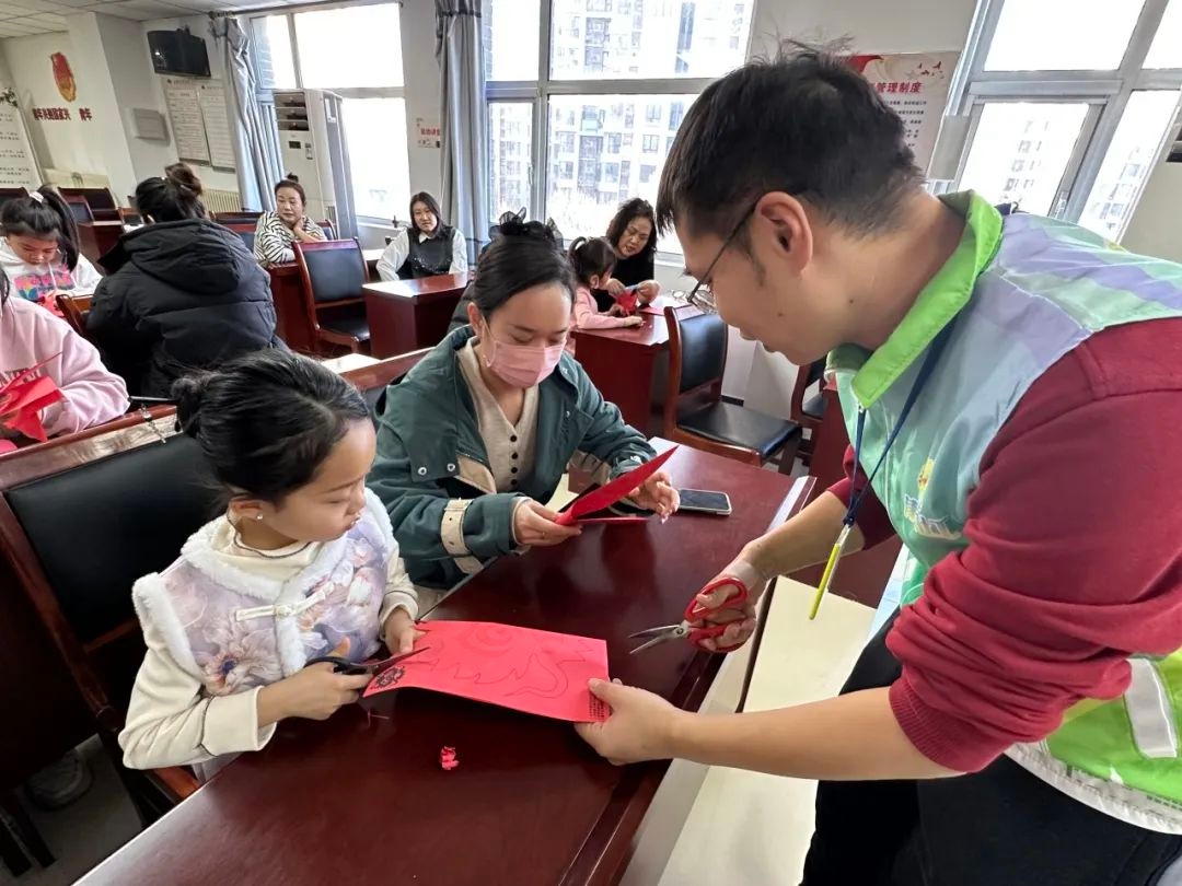 你知道拓印的奥秘吗？东丽区青少年事务社工带你体验非遗美学，共绘幸福年  第3张