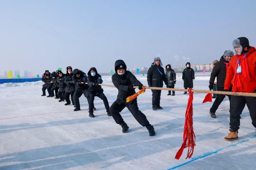 镇赉县公安冰雪运动会大显身手！他们如何在雪地上划出美丽弧线？  第4张