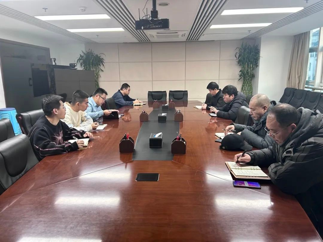 春节将至，城市管理办公室如何确保道路安全与环保？揭秘背后的严格部署  第2张