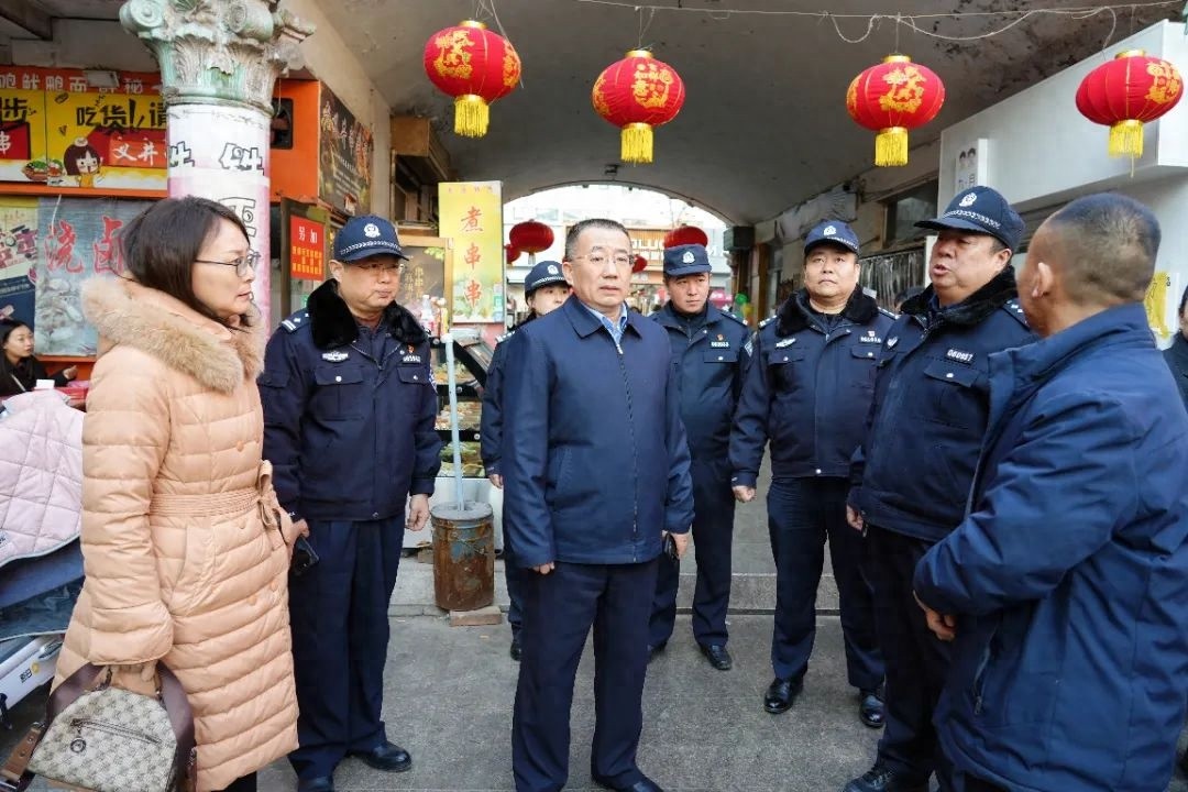 文水县副县长闫志斌如何确保春节安全？实地调研火车站、医院等关键场所
