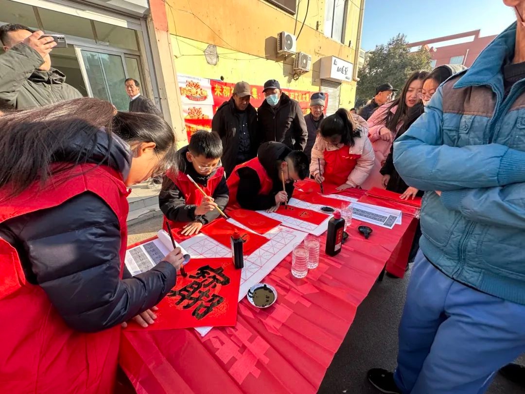 济宁高新新春游园会：传统游戏与年货展销如何点燃居民热情？  第2张
