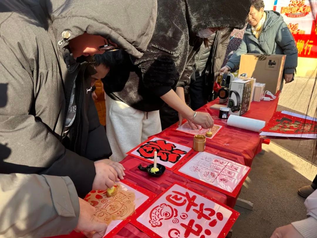 济宁高新新春游园会：传统游戏与年货展销如何点燃居民热情？  第3张