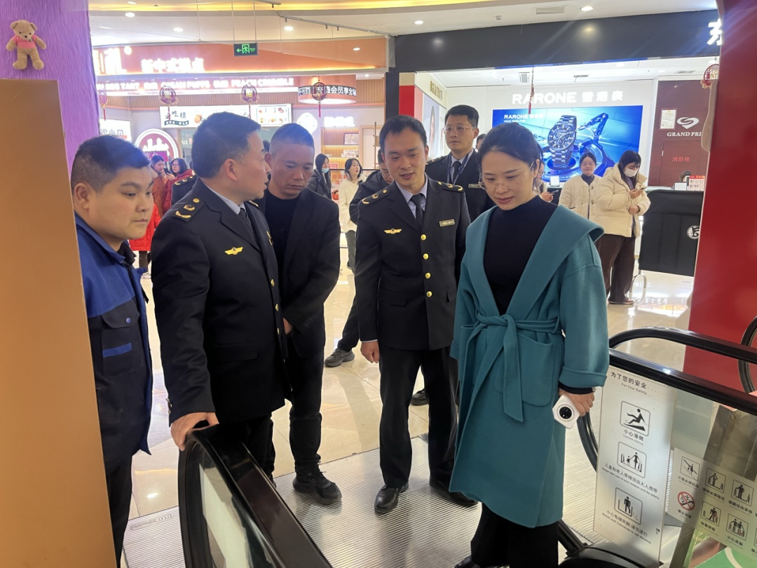 副县长冯霞节前安全检查：如何确保市民过一个平安祥和的新春佳节？  第2张