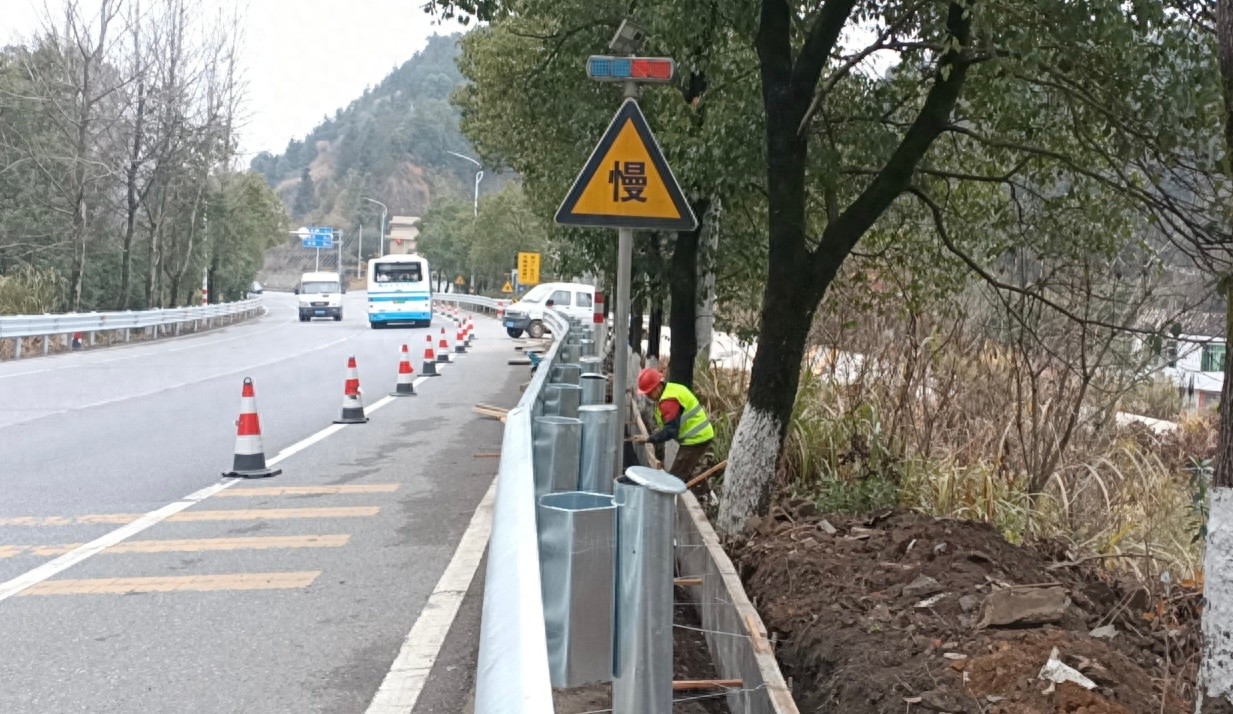 浏阳S207线交安设施全面升级，你的出行安全有保障了吗？