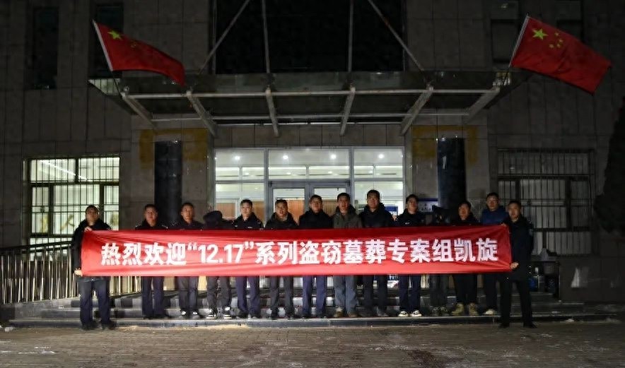 草原村惊现盗墓黑手!数十枚口含钱不翼而飞,谁在践踏逝者尊严? 第1张 草原村惊现盗墓黑手!数十枚口含钱不翼而飞,谁在践踏逝者尊严? 第1张