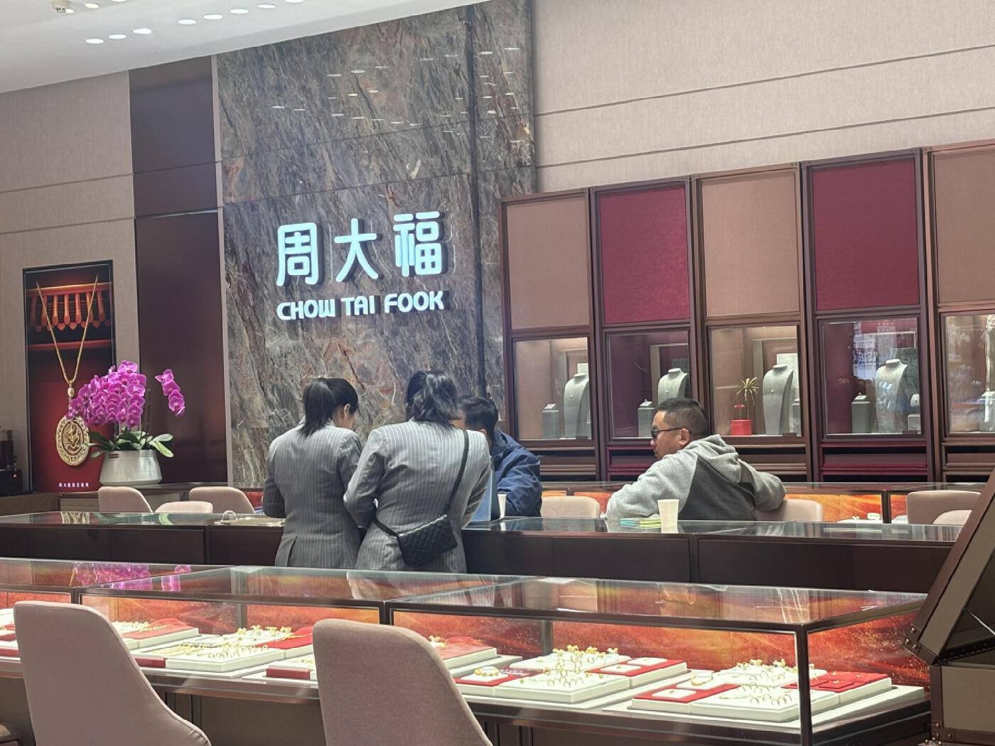 金价跳水后又暴涨，一夜上涨20元/克！你还在等什么？  第3张