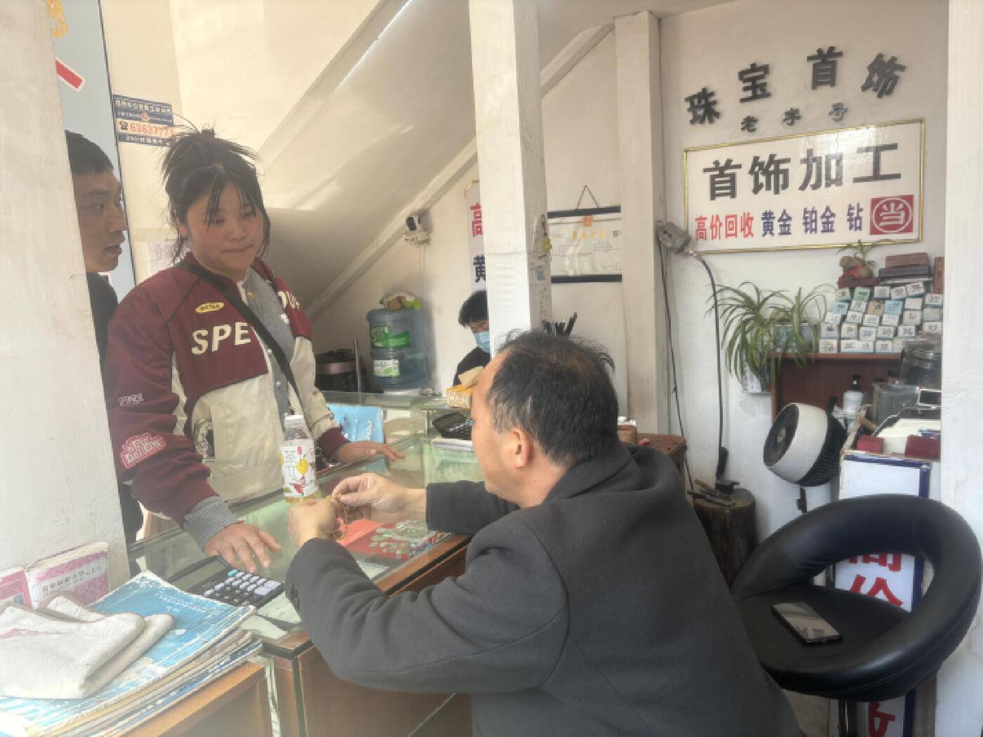 金价跳水后又暴涨，一夜上涨20元/克！你还在等什么？  第5张