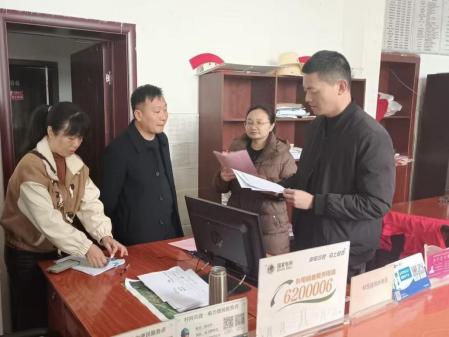 老人应领未领高龄补贴，观巢镇纪委为何迟迟未行动？