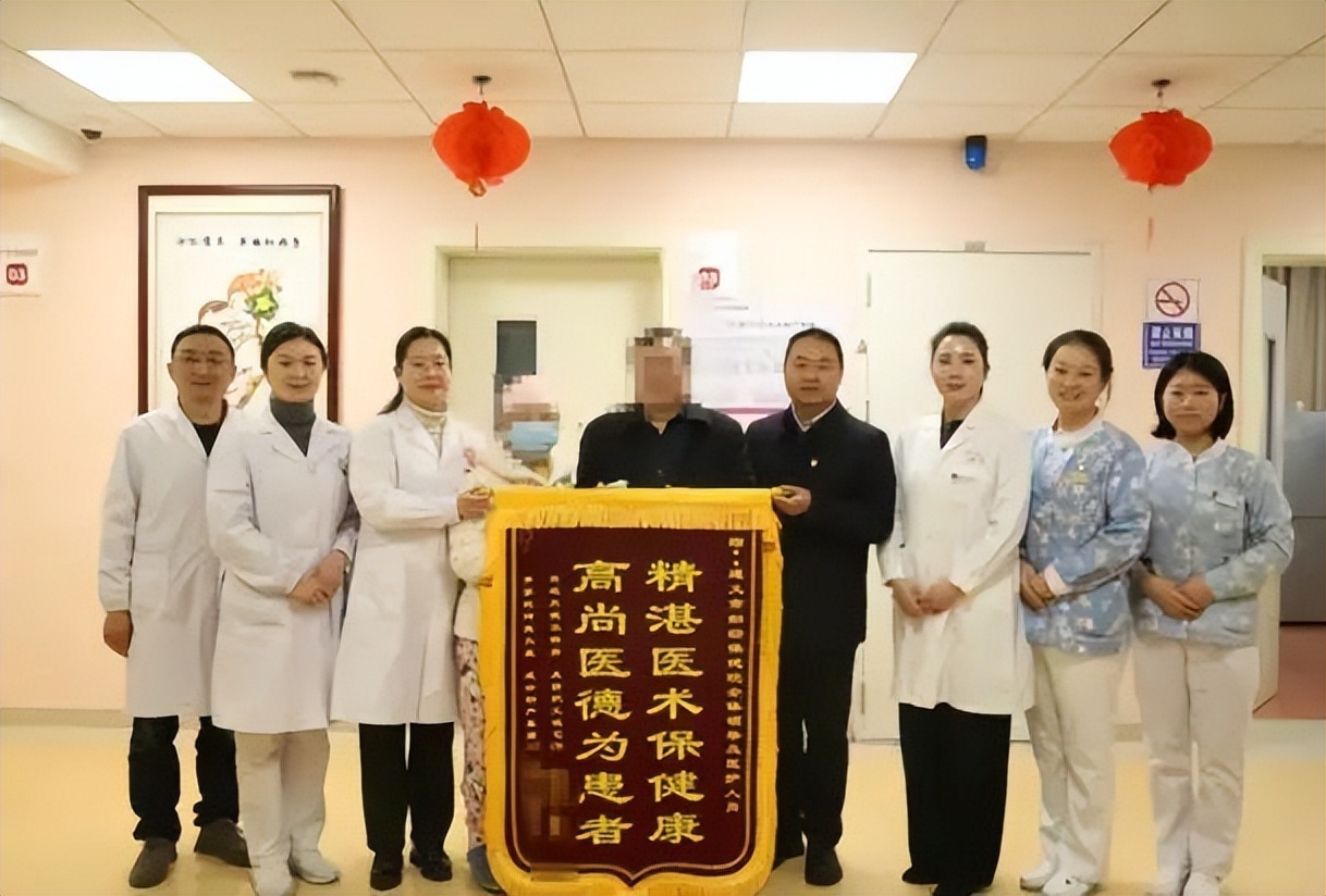 64岁高龄产妇成功分娩，母子平安的背后隐藏着怎样的医疗奇迹？  第2张