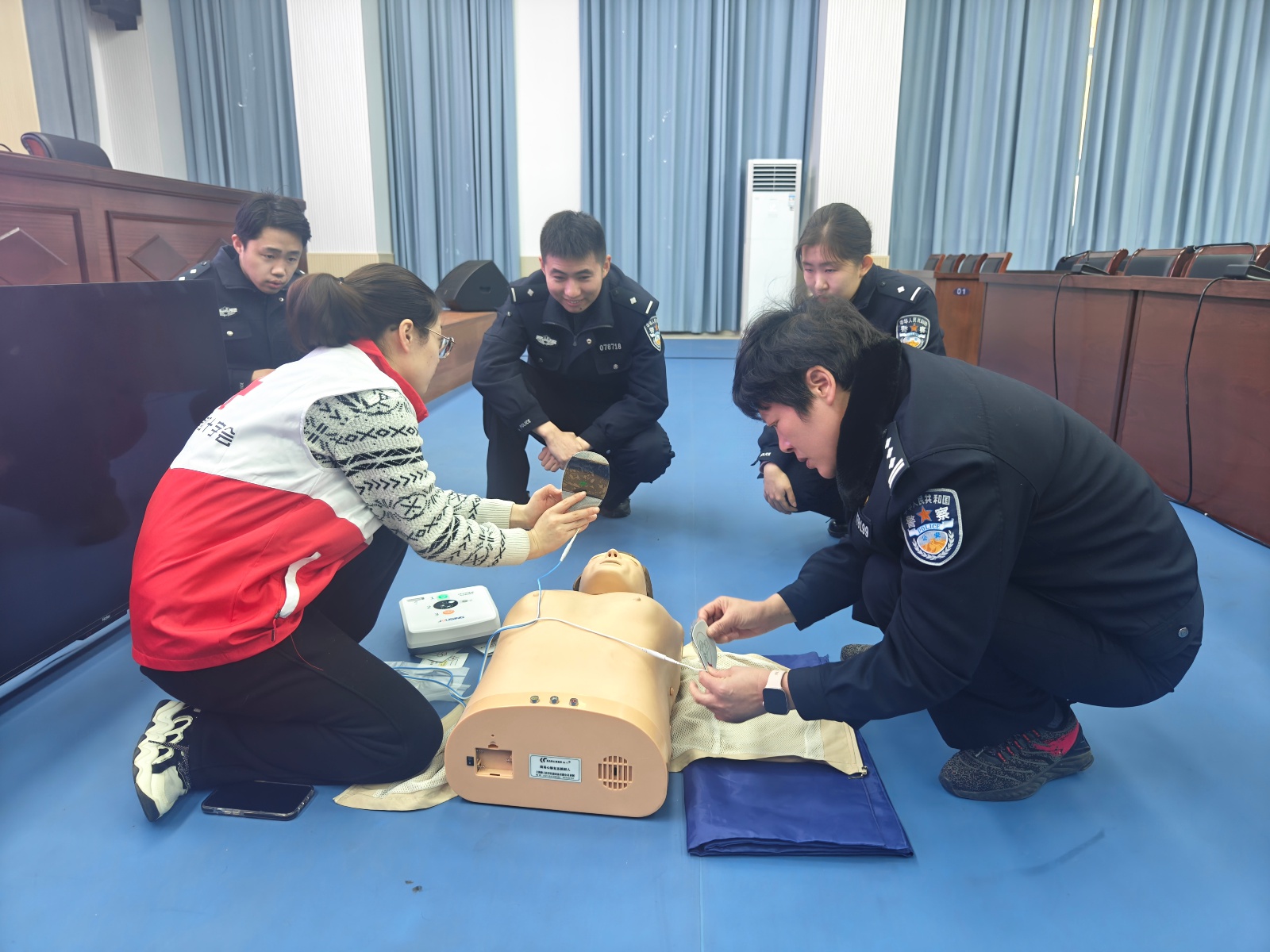 警察的生命线！2025年AED急救培训，你准备好迎接黄金四分钟了吗？  第3张
