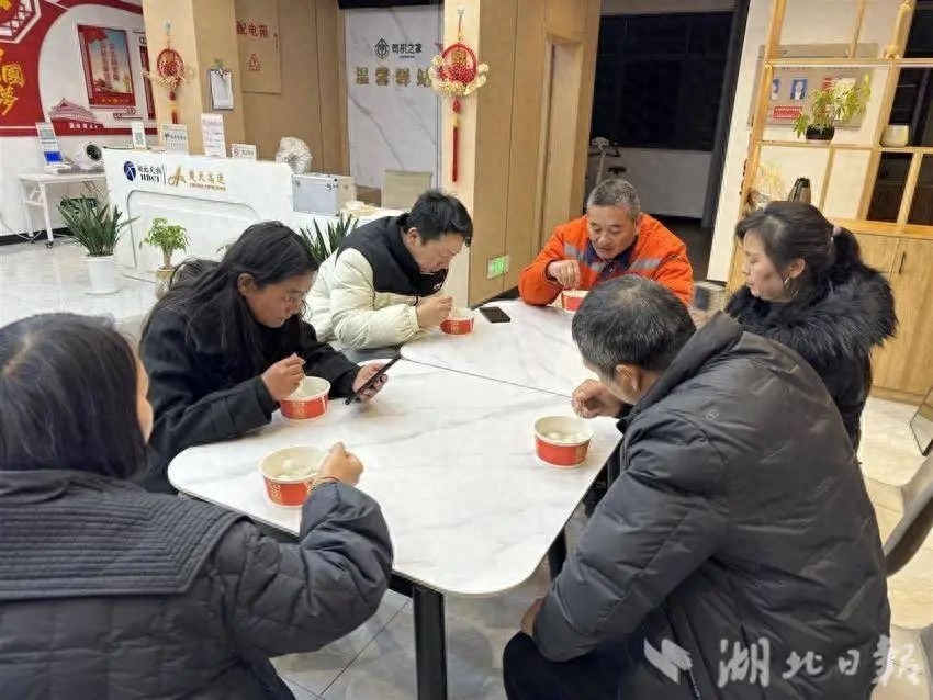 湖北双溪服务区凭什么获评全国5A司机之家？揭秘春运焕新升级后的惊人变化