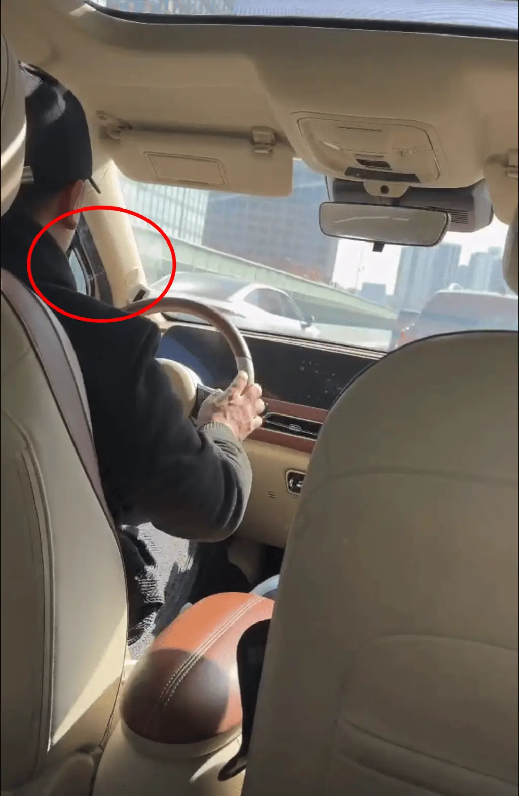 网约车司机车内吸烟，乘客投诉为何平台称未发现？真相令人