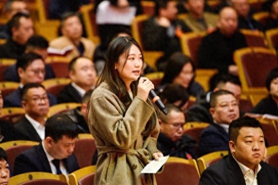 抢麦大战！政协委员如何破解城区停车难题？  第1张