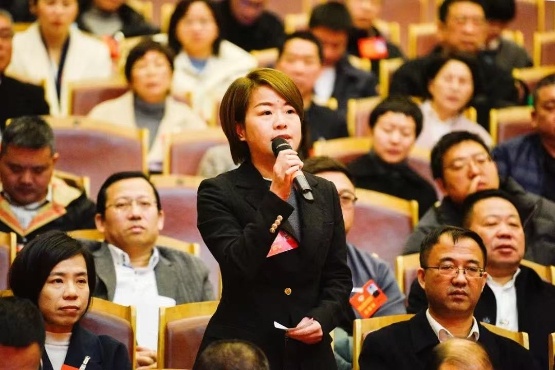 抢麦大战！政协委员如何破解城区停车难题？  第4张