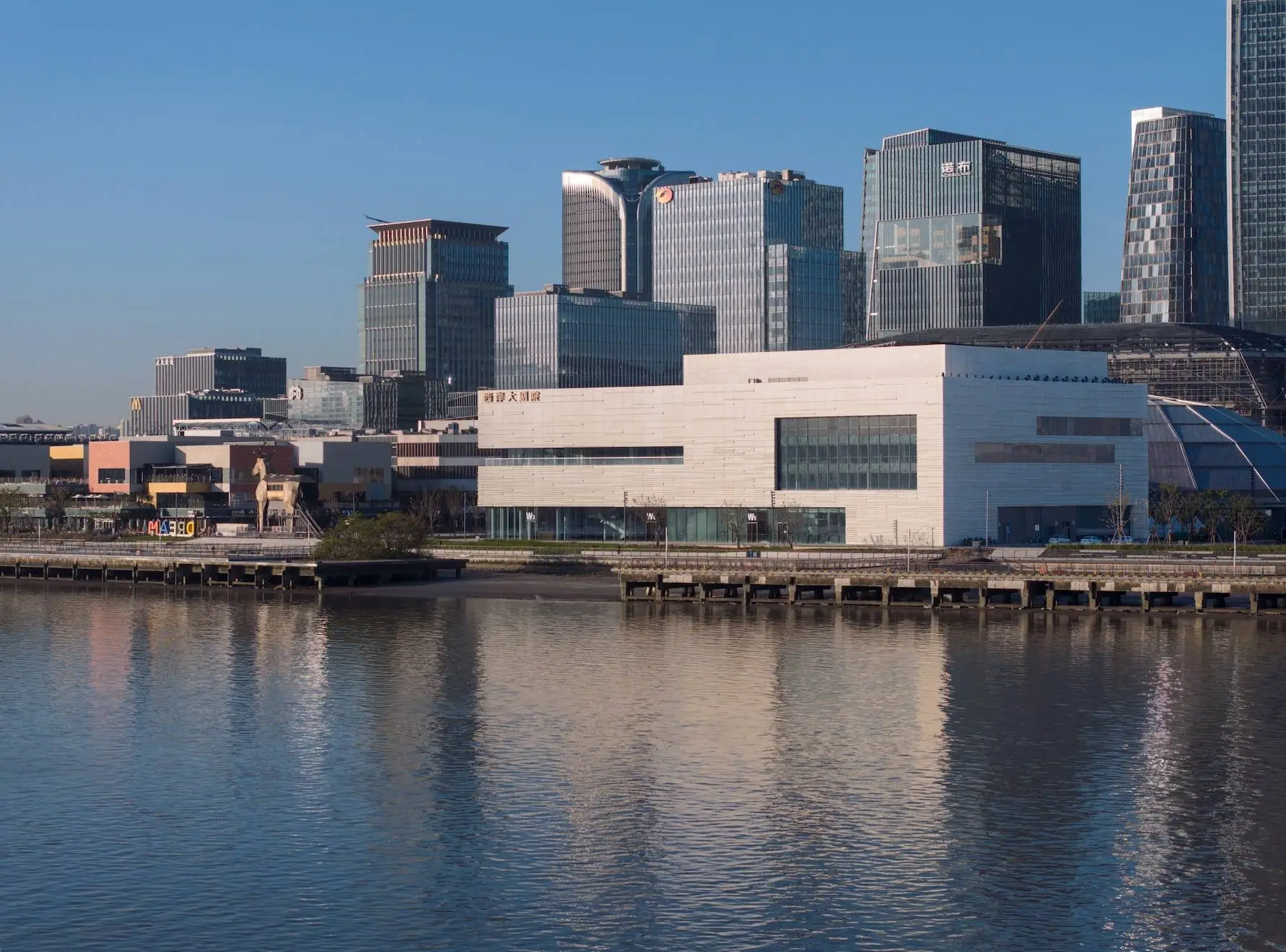 2025年上海徐汇滨江新地标！西岸大剧院即将震撼开放，你准备好了吗？  第1张