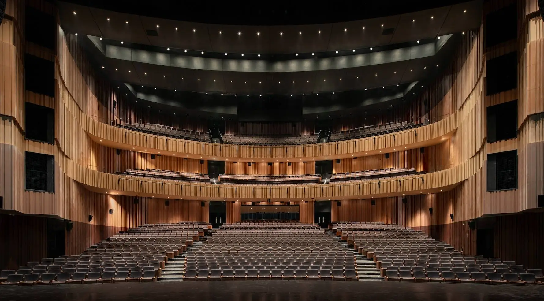 2025年上海徐汇滨江新地标！西岸大剧院即将震撼开放，你准备好了吗？  第2张