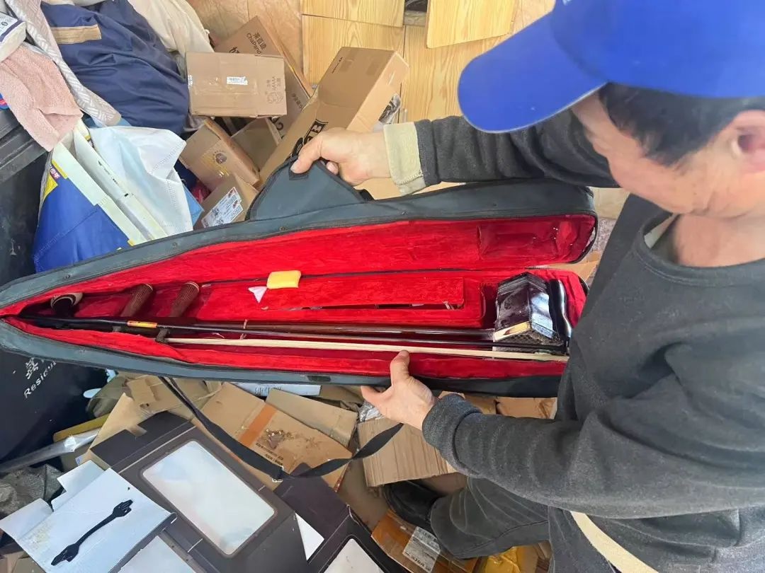 垃圾站里的音乐家：卢贤敏如何用二胡征服了全网？  第3张