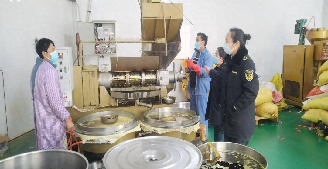 越西县市场监管局突袭检查，你的食品安全真的可靠吗？