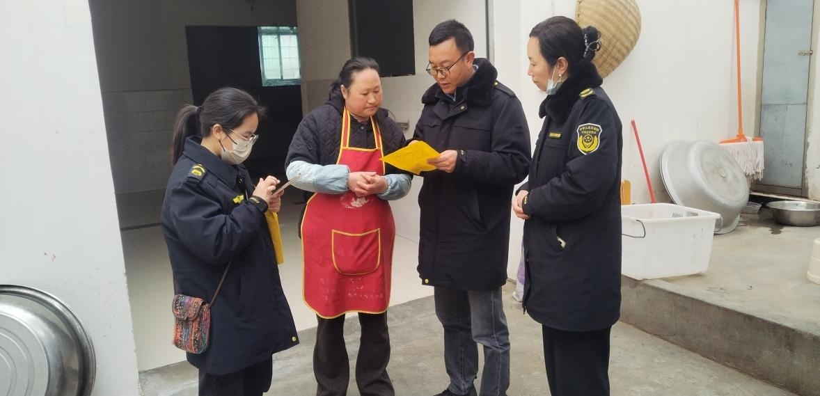 越西县市场监管局突袭检查，你的食品安全真的可靠吗？  第2张