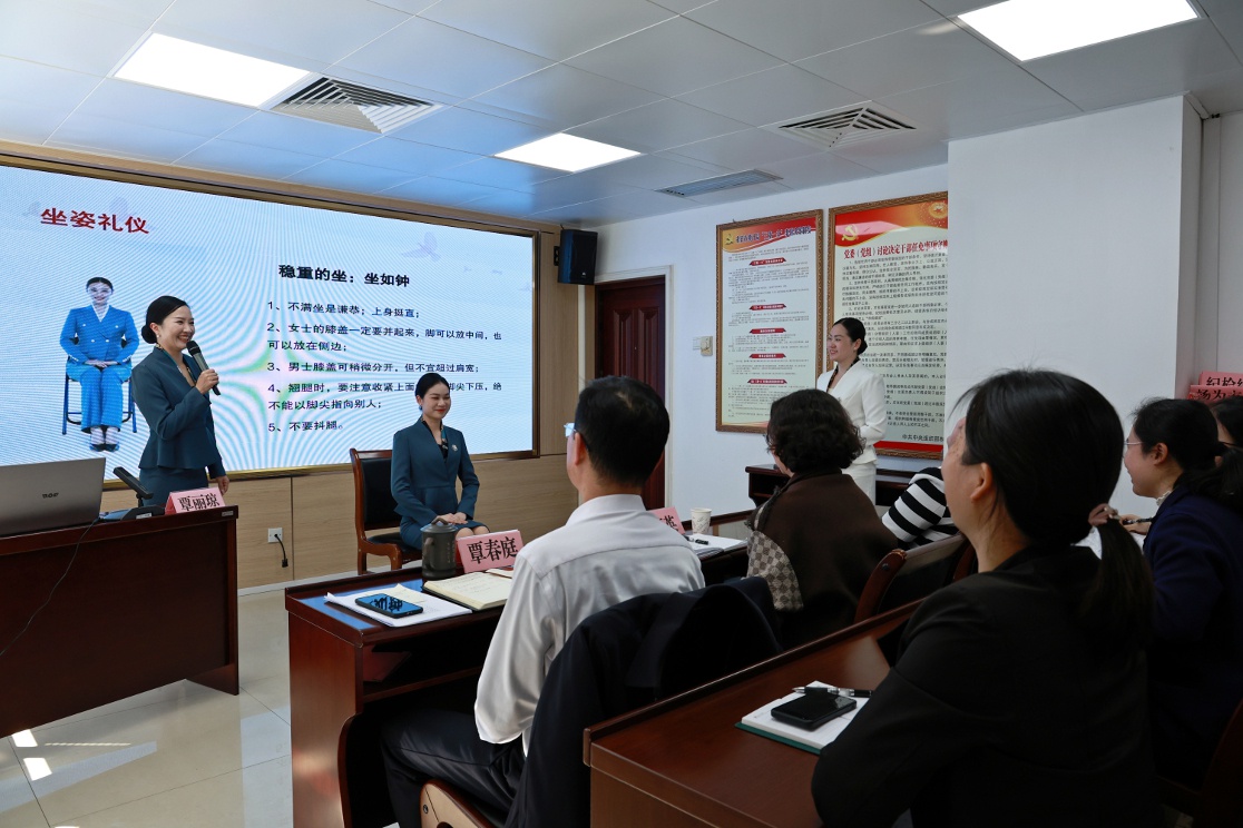 职场礼仪培训竟能提升职业素养？来宾市统计局这样做  第3张