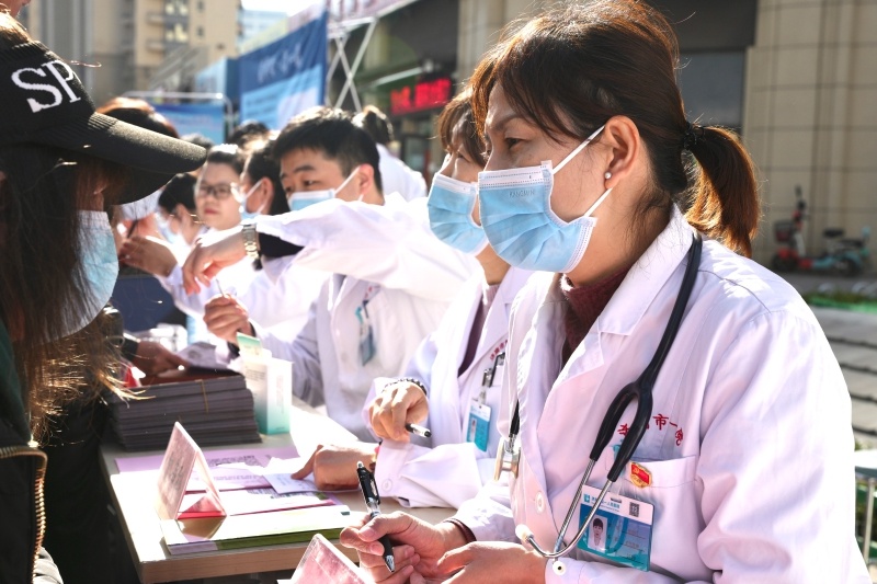 济南市民有福了！九大科室专家齐聚，一站式健康服务你体验了吗？  第2张