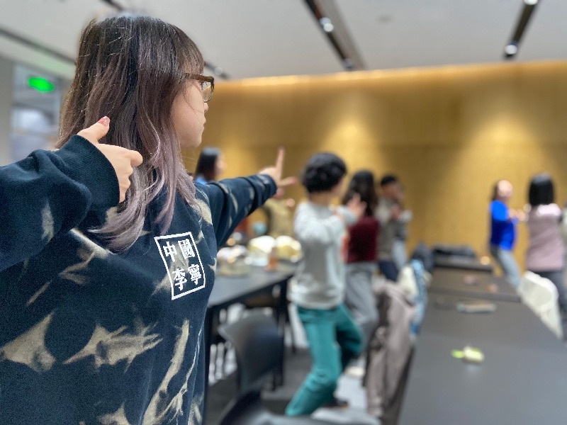 上班族福音！在工位修炼‘养生秘籍’，拯救手机脖、腱鞘炎，你准备好了吗？  第3张