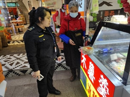 柳州夜市惊现食品安全隐患！你的味蕾安全了吗？
