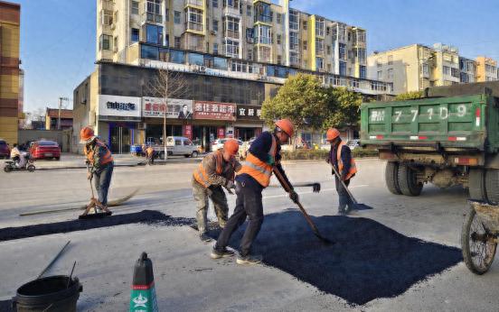 永济市如何在一夜间修复坑洼路面？揭秘市政道路的修复奇迹  第1张