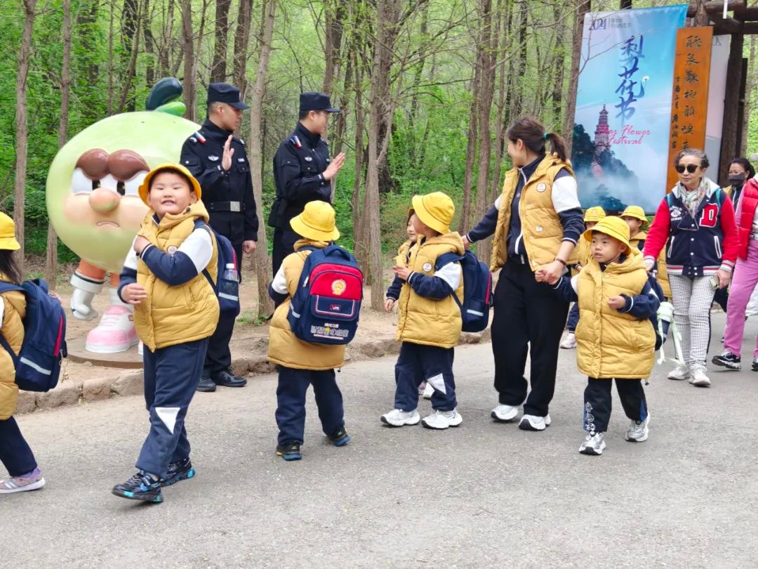 警民联手守护千山景区，义警力量如何让游客更安心？  第4张