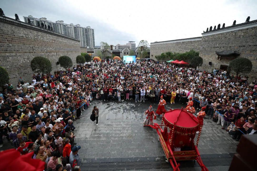 雨中相亲竟成功20多对！益阳明清古巷的这场相亲大会为何如此火爆？