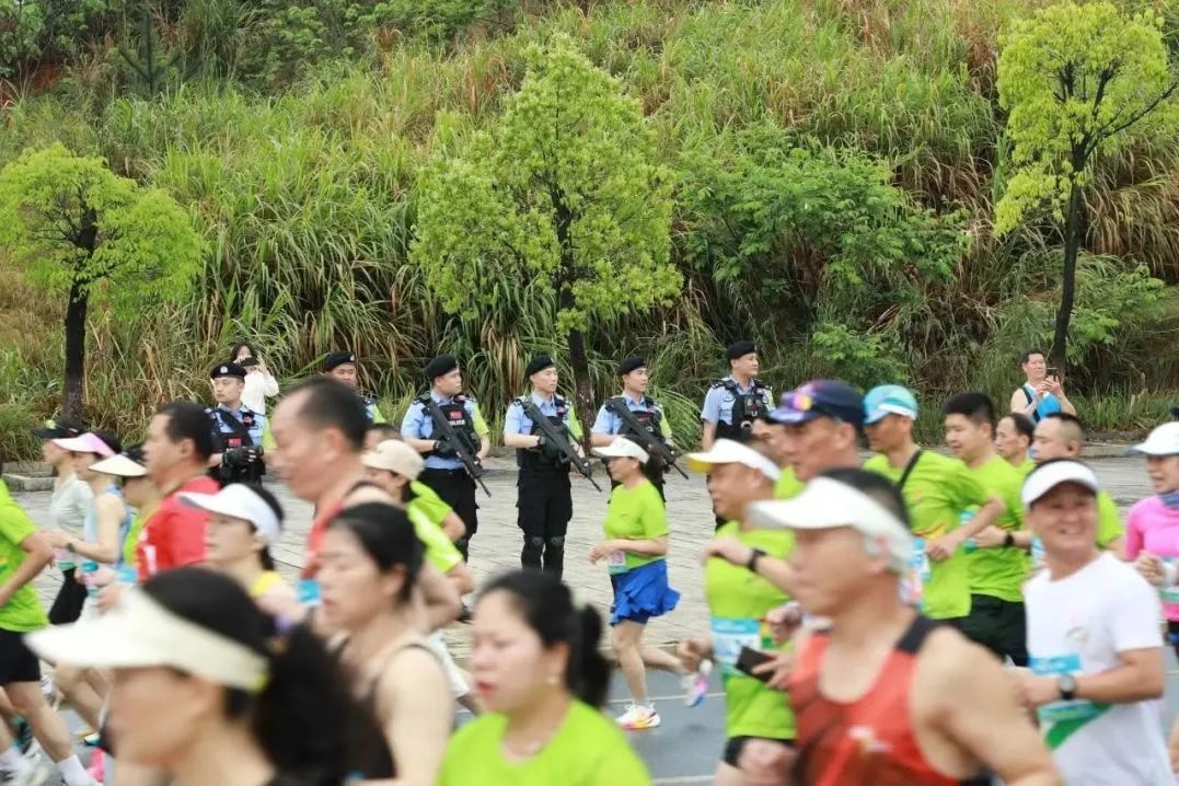 3500名跑者激情开跑！道县公安如何筑起最坚实的马拉松安全屏障？  第3张