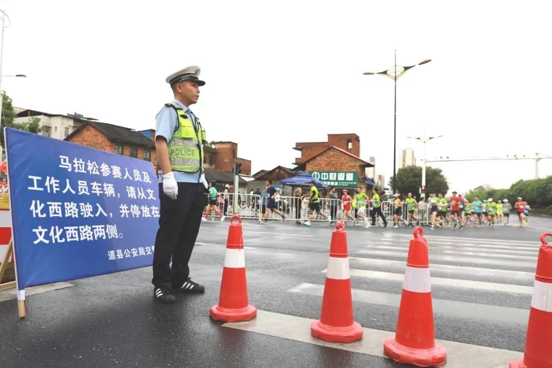 3500名跑者激情开跑！道县公安如何筑起最坚实的马拉松安全屏障？  第7张