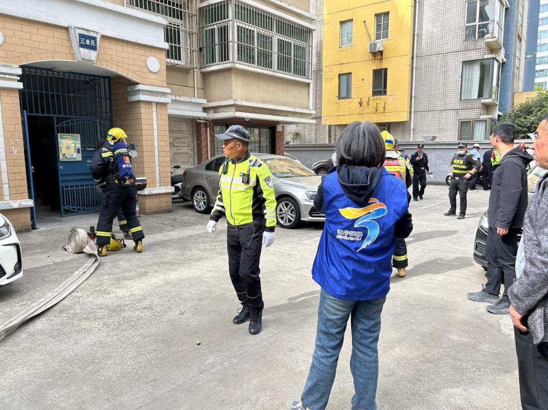 网格员徐晓霞火场逆行！她如何用专业素养避免了一场灾难？  第6张
