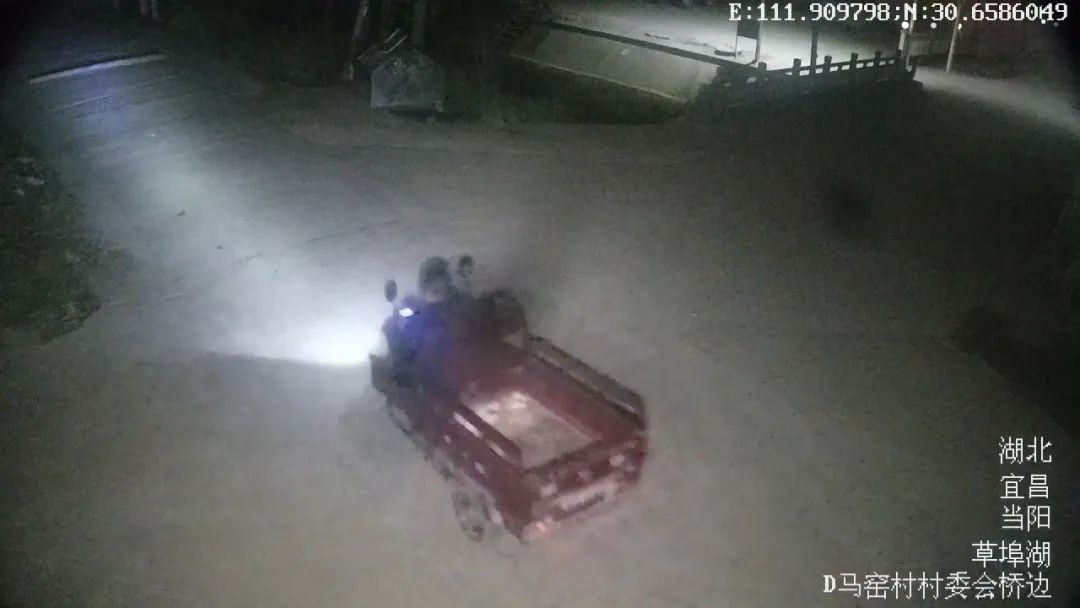 清晨钢模神秘消失！谁在雨夜伸出黑手？警方追踪惊现三轮车大盗  第2张