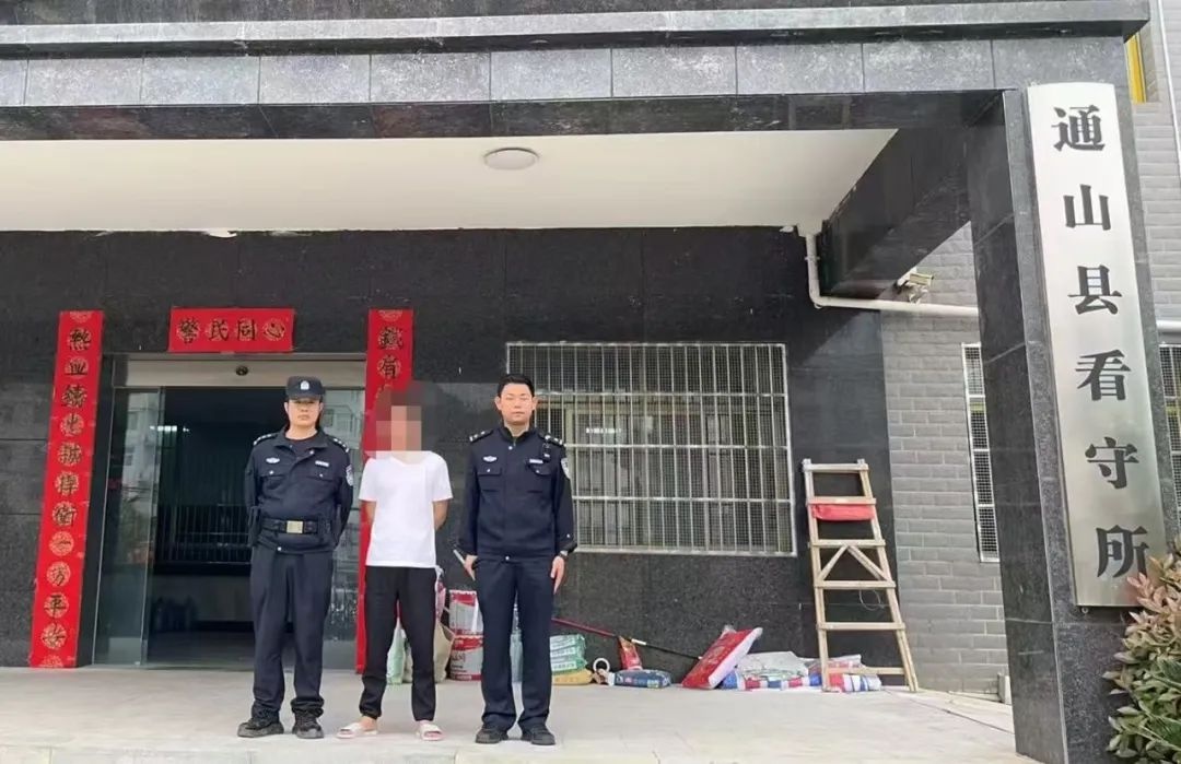 警察同志高烧39℃仍坚守岗位，群众为何送上六面锦旗？  第5张