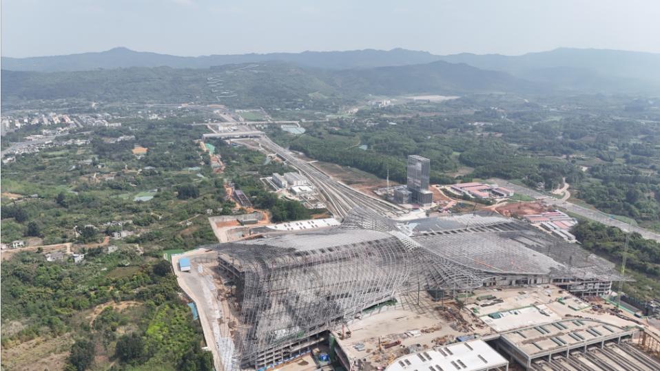 四川最大高铁站天府站即将投用，凤凰展翅的设计惊艳到你了吗？  第2张