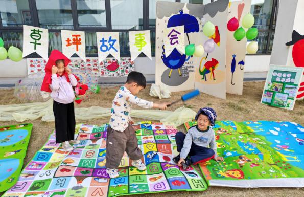 当绘本遇上春天，济源幼儿园的孩子们竟在草地上搭起了书屋  第2张