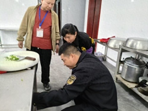 余江区20家养老机构突查后厨！食品安全隐患竟如此之多？