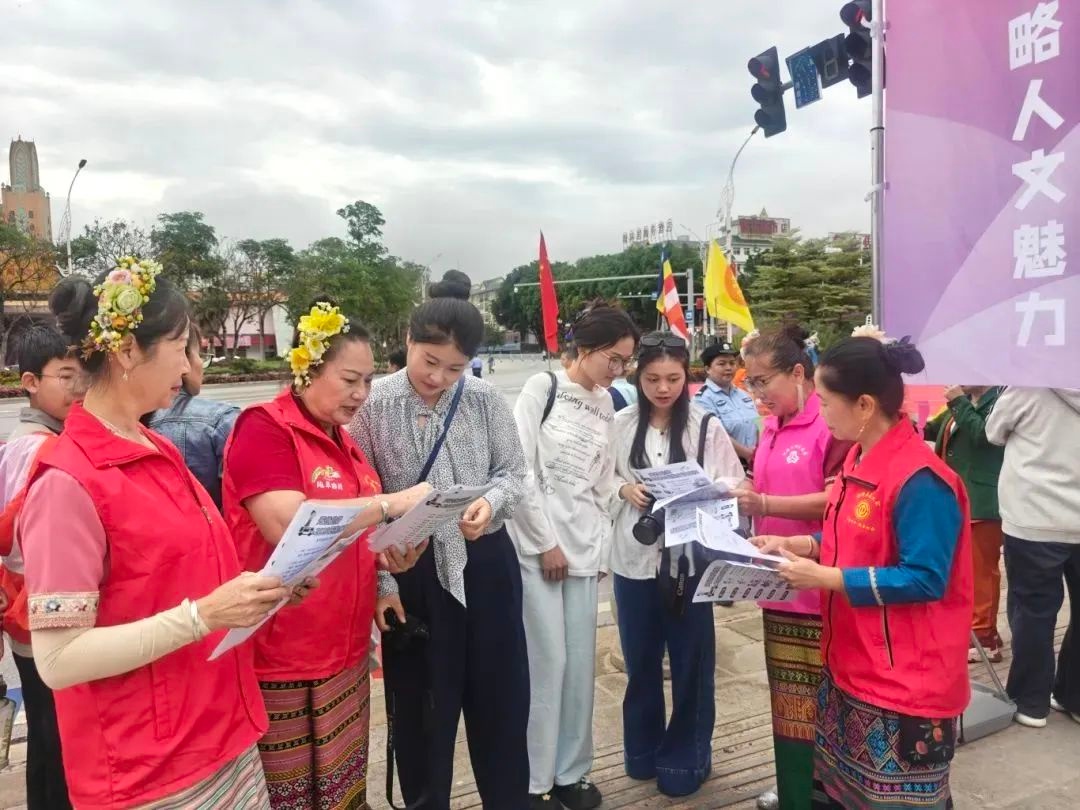 30余名银发志愿者化身导游和文艺使者，勐腊县老年大学如何擦亮边疆旅游志愿服务品牌？  第2张