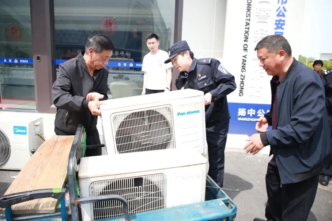 空调外机被盗10天破案！民警神速追回9台，赵大爷送锦旗感谢  第2张