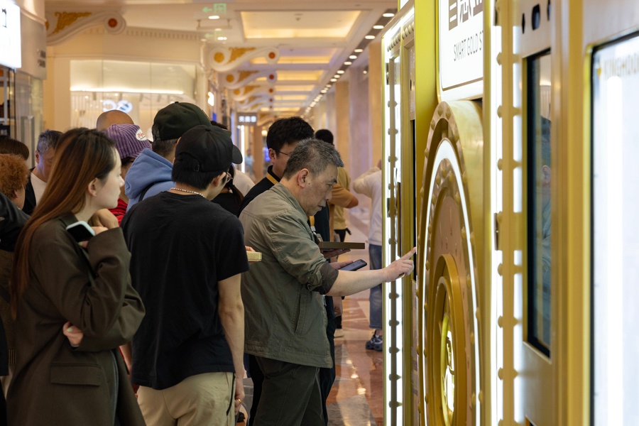 黄金回收像ATM一样方便？上海市民排队变现，你的旧首饰值多少钱  第3张
