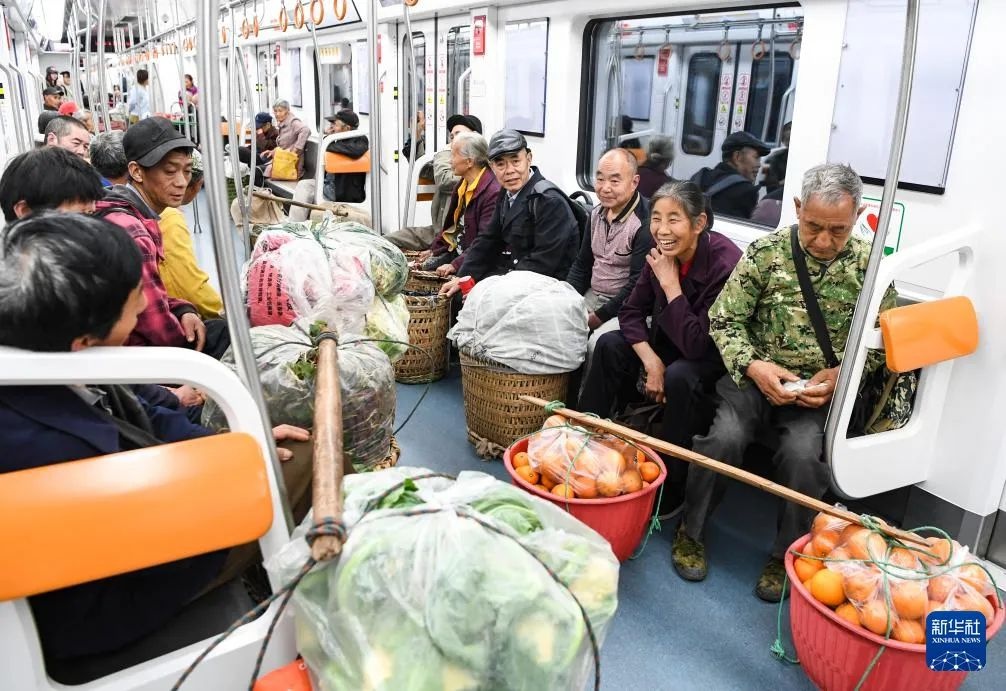 北京地铁惊现辱骂事件！这位女乘客的举动为何让全网点赞？  第2张