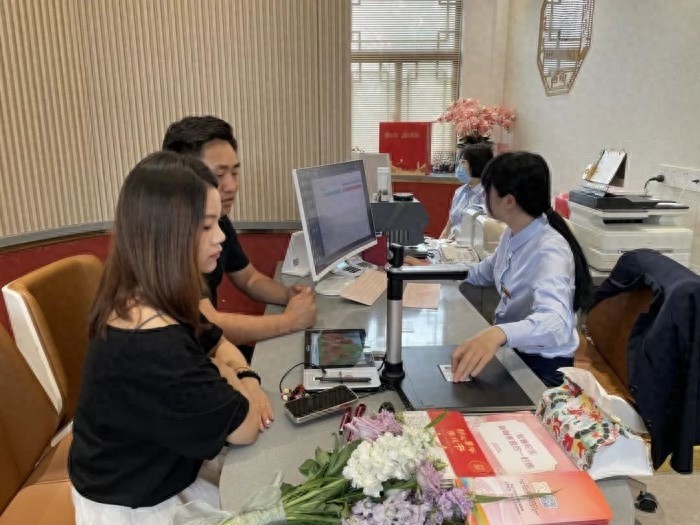 520集体颁证活动甜蜜上演！特邀颁证员究竟带来了啥惊喜？