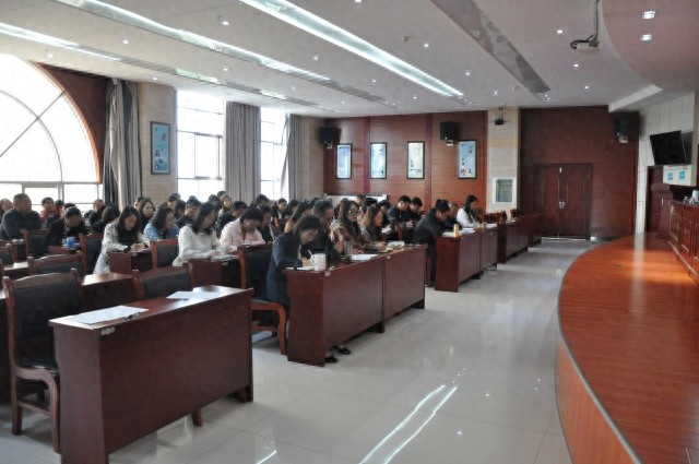 沾益区人社局竞聘上岗吹风会，能否打破论资排辈现象？